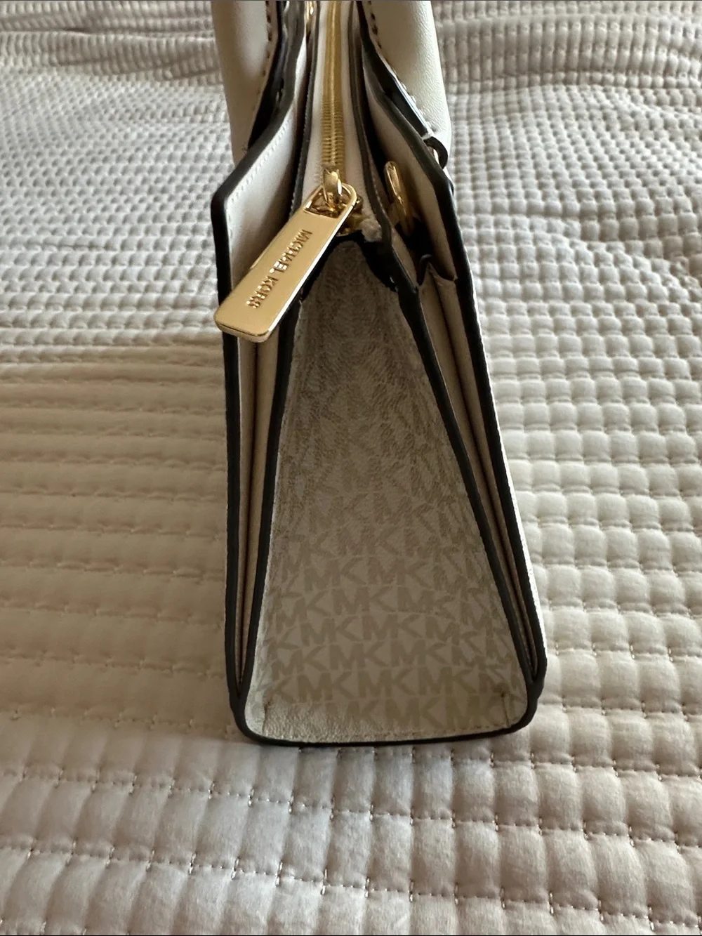 NWT Michael Kors Sheila Medium Signature Logo and Metallic Satchel